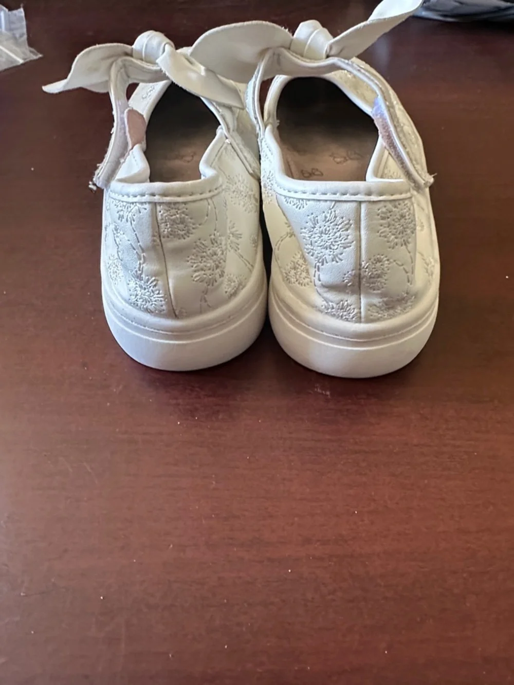 ##109, Young Girl Size 13, Self Esteem Cream Bow Mary Jane Shoes